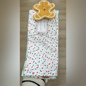Cupcakes and cashmere Christmas gingerbread kitchen towels